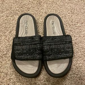 Size 8 slides